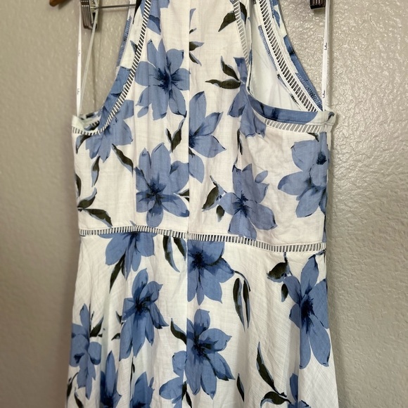 Zahara Blue and White Floral Print Midi Dress - Picture 6 of 10